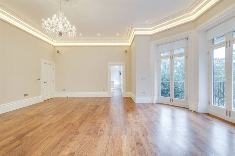 2 bedroom flat, Petersham Road, Richmond TW10 - Let Agreed