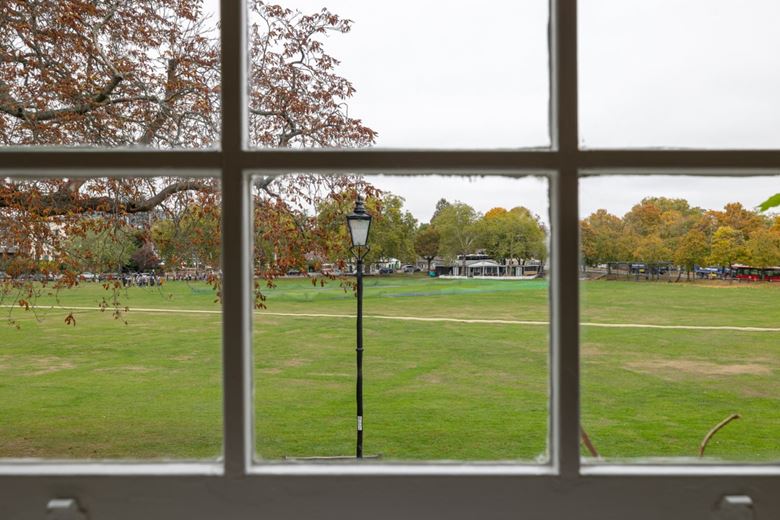  bedroom house, Kew Green, Richmond TW9 - Available