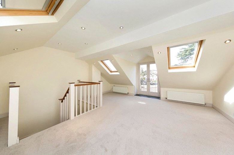 3 bedroom house, Lower Grove Road, Richmond TW10 - Let Agreed