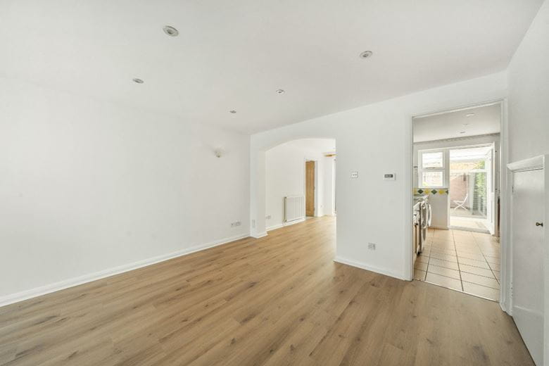 4 bedroom house, Fisherman Close, Richmond TW10 - Let Agreed