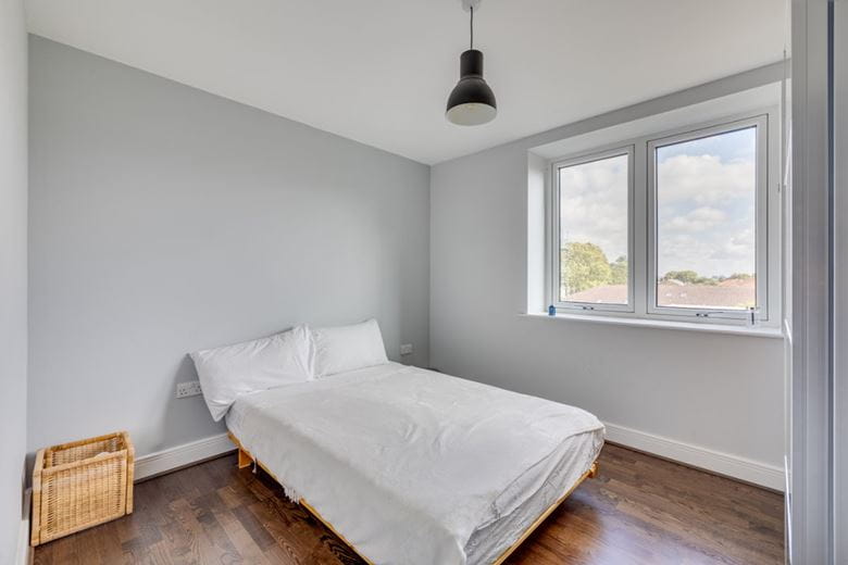 2 bedroom flat, Roehampton Lane, London SW15 - Available