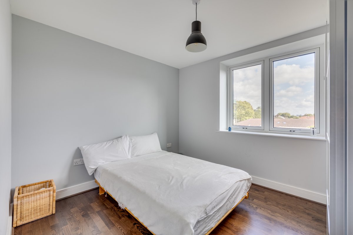 2 bedroom flat, Roehampton Lane, London SW15 - Available