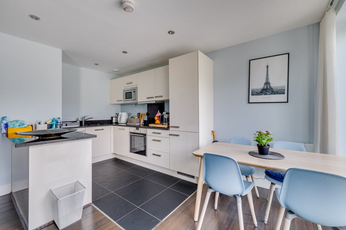 2 bedroom flat, Roehampton Lane, London SW15 - Available
