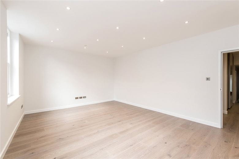 1 bedroom flat, King Street, Hammersmith W6 - Let Agreed