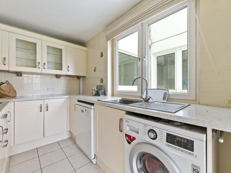 2 bedroom flat, Eaton Drive, Kingston upon Thames KT2