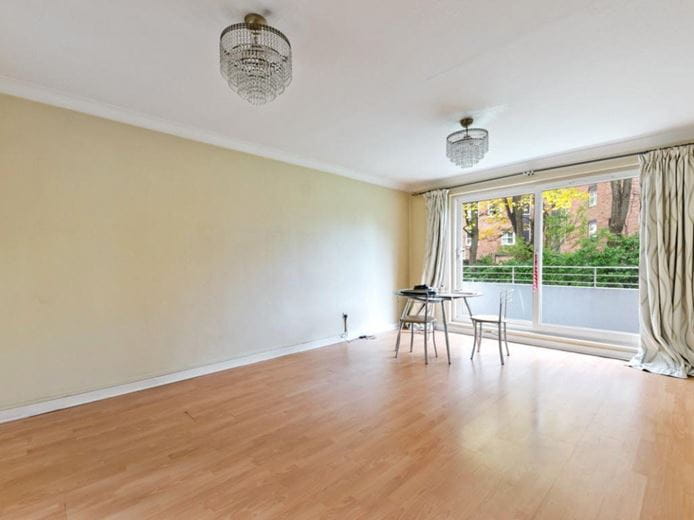 2 bedroom flat, Eaton Drive, Kingston upon Thames KT2