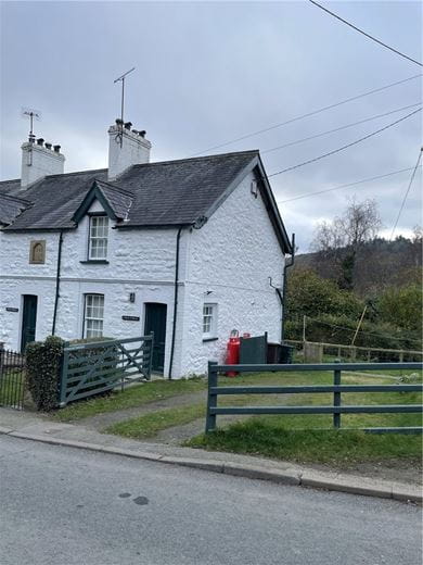  bedroom house, Eglwysbach, Colwyn Bay LL28 - Available