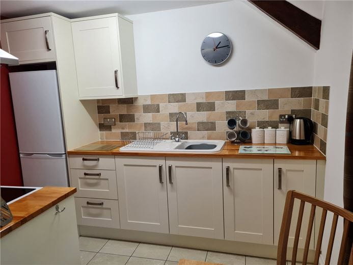  bedroom house, Sarnau, Bala LL23 - Available