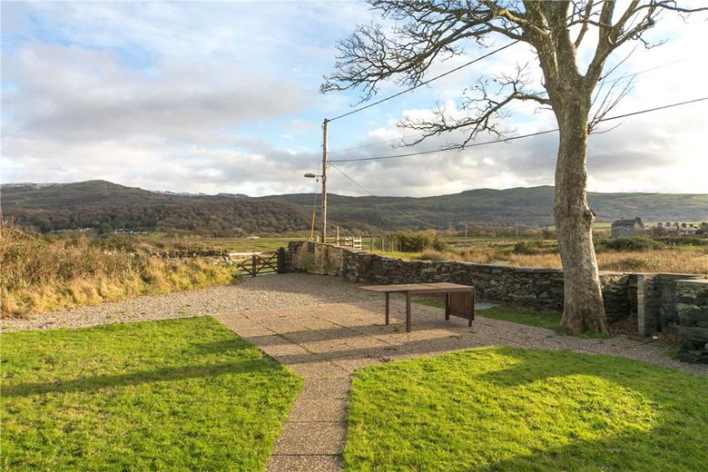  bedroom house, Ynys, Talsarnau LL47 - Available