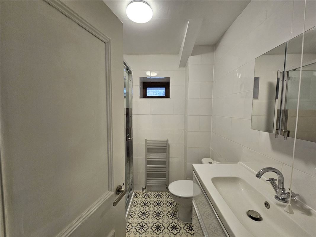 3 bedroom flat, Caxton Court, Grove Street BA2 - Let Agreed
