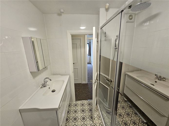 3 bedroom flat, Caxton Court, Grove Street BA2 - Let Agreed