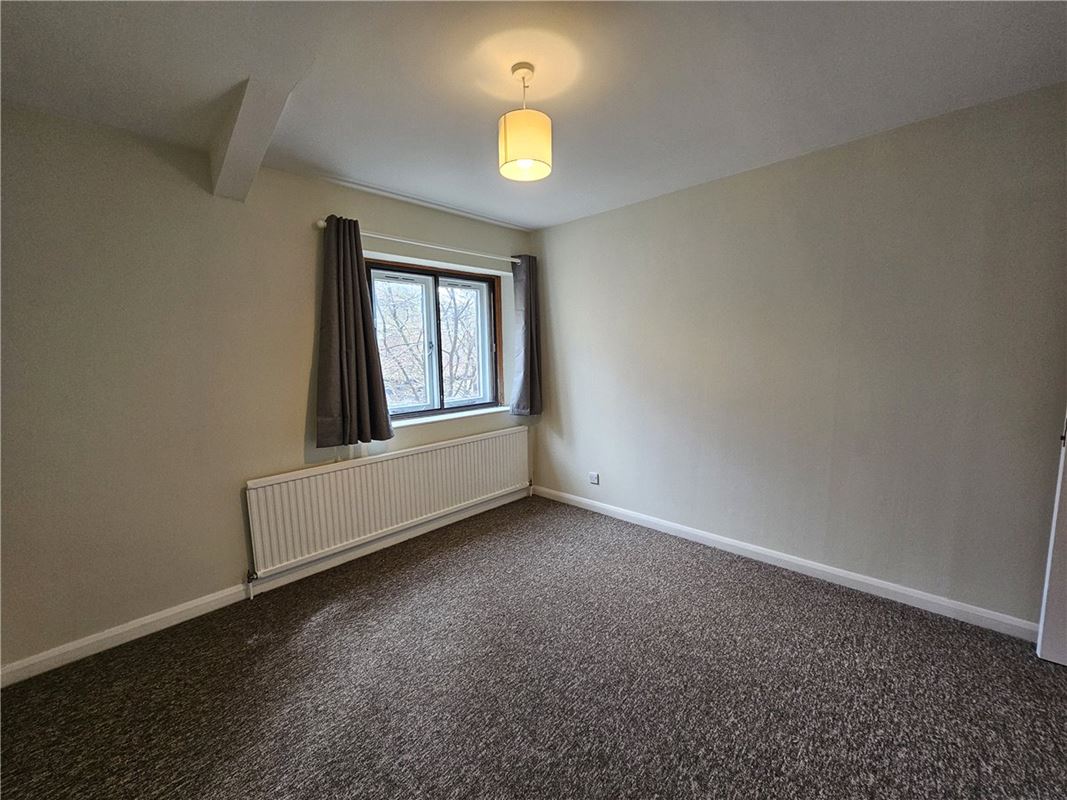 3 bedroom flat, Caxton Court, Grove Street BA2 - Let Agreed