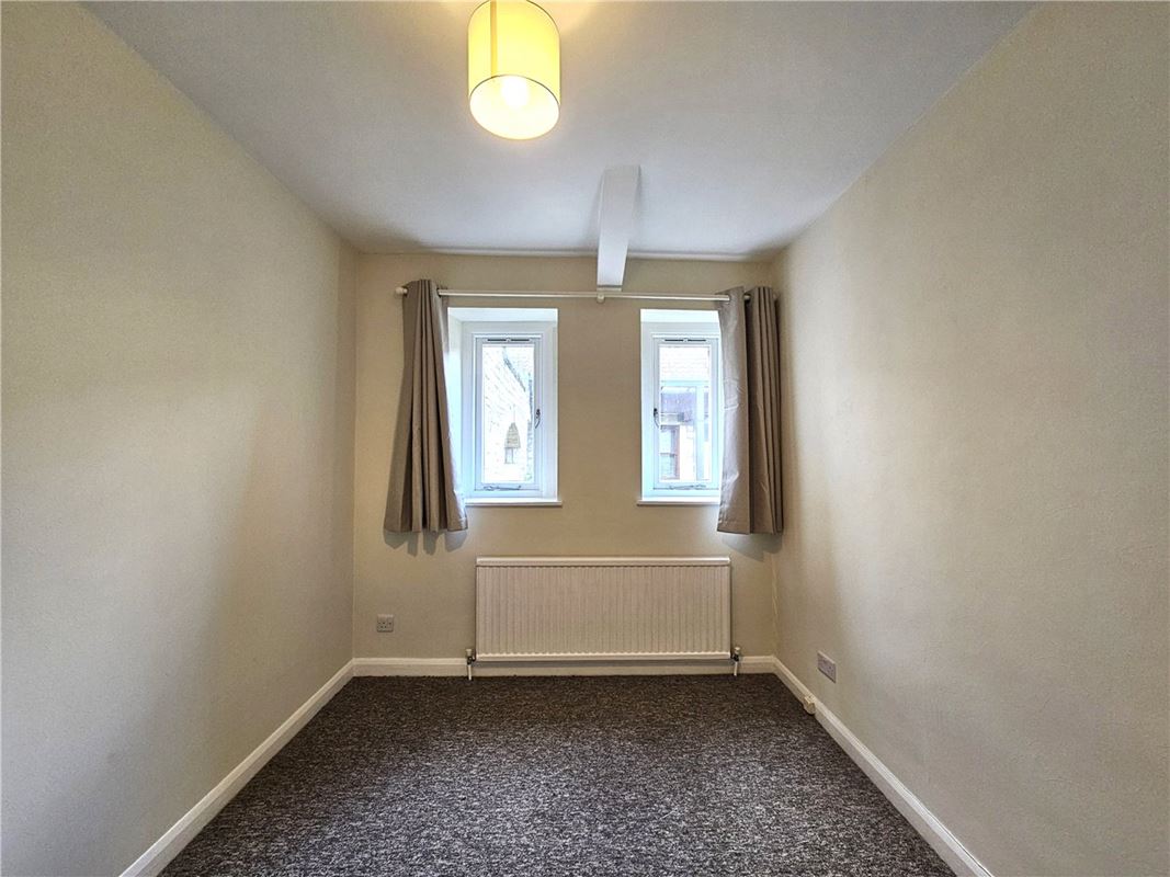 3 bedroom flat, Caxton Court, Grove Street BA2 - Let Agreed