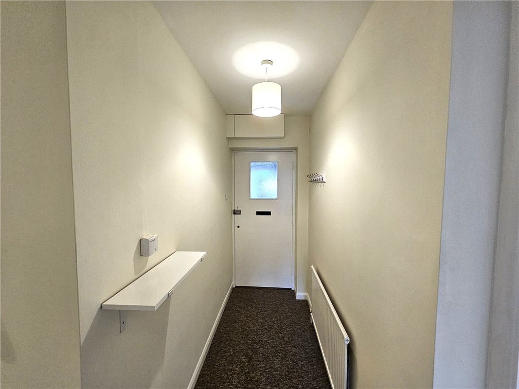 3 bedroom flat, Caxton Court, Grove Street BA2 - Let Agreed
