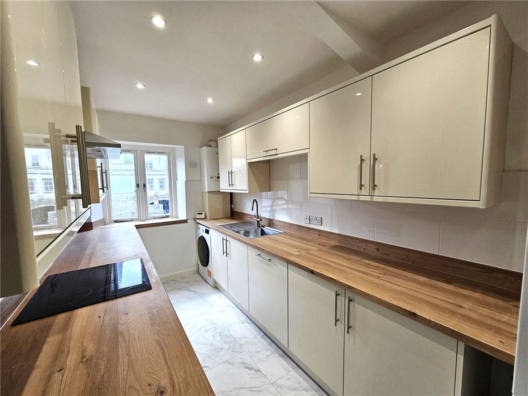3 bedroom flat, Caxton Court, Grove Street BA2 - Let Agreed
