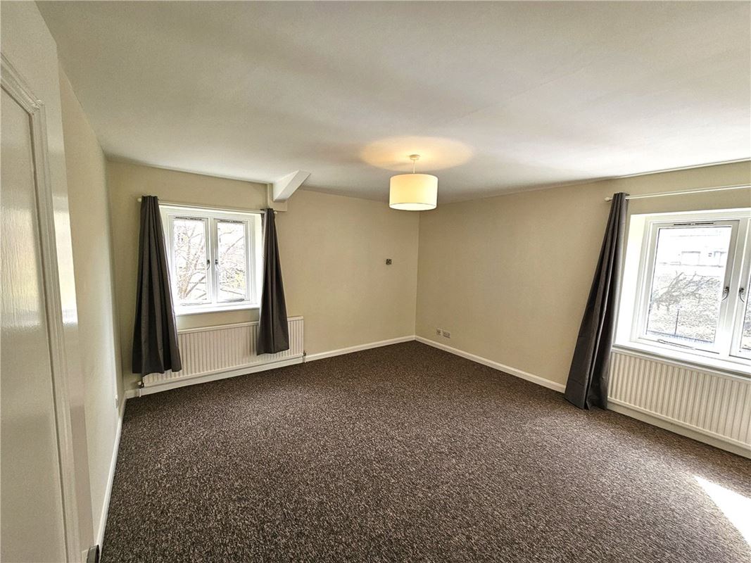 3 bedroom flat, Caxton Court, Grove Street BA2 - Let Agreed