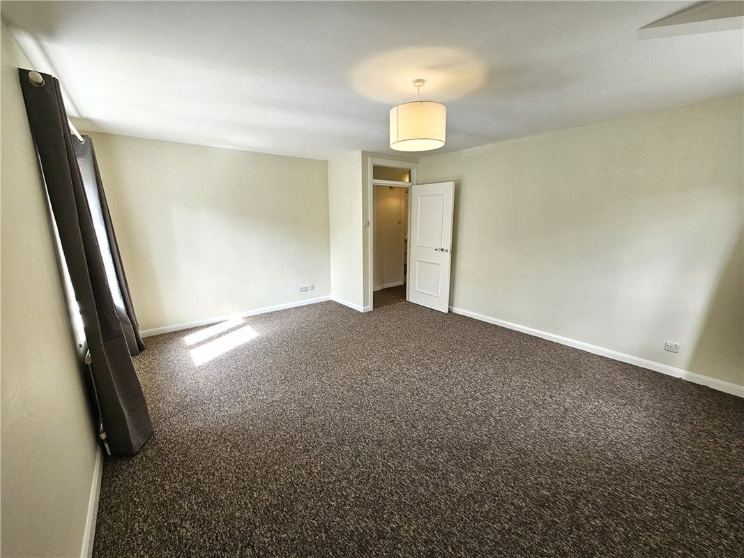 3 bedroom flat, Caxton Court, Grove Street BA2 - Let Agreed