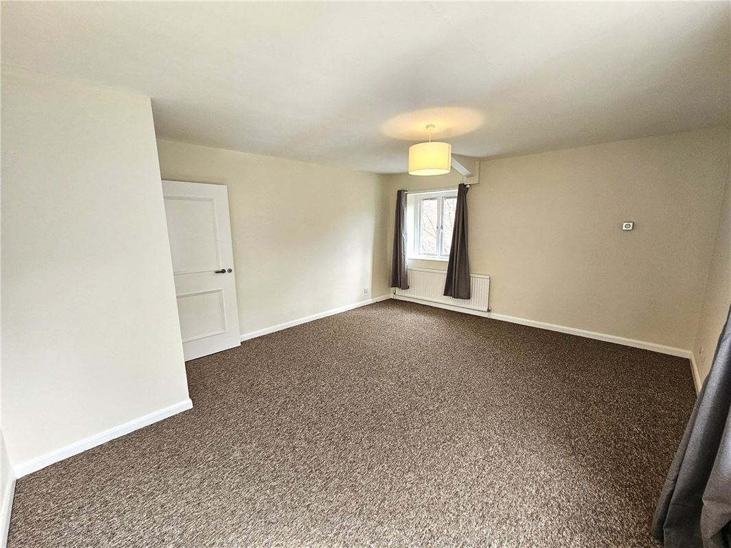 3 bedroom flat, Caxton Court, Grove Street BA2 - Let Agreed