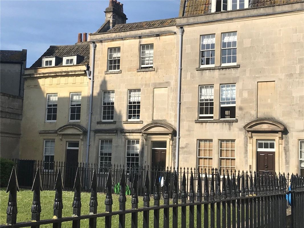 2 bedroom flat, Beauford Square, Bath BA1 - Let Agreed