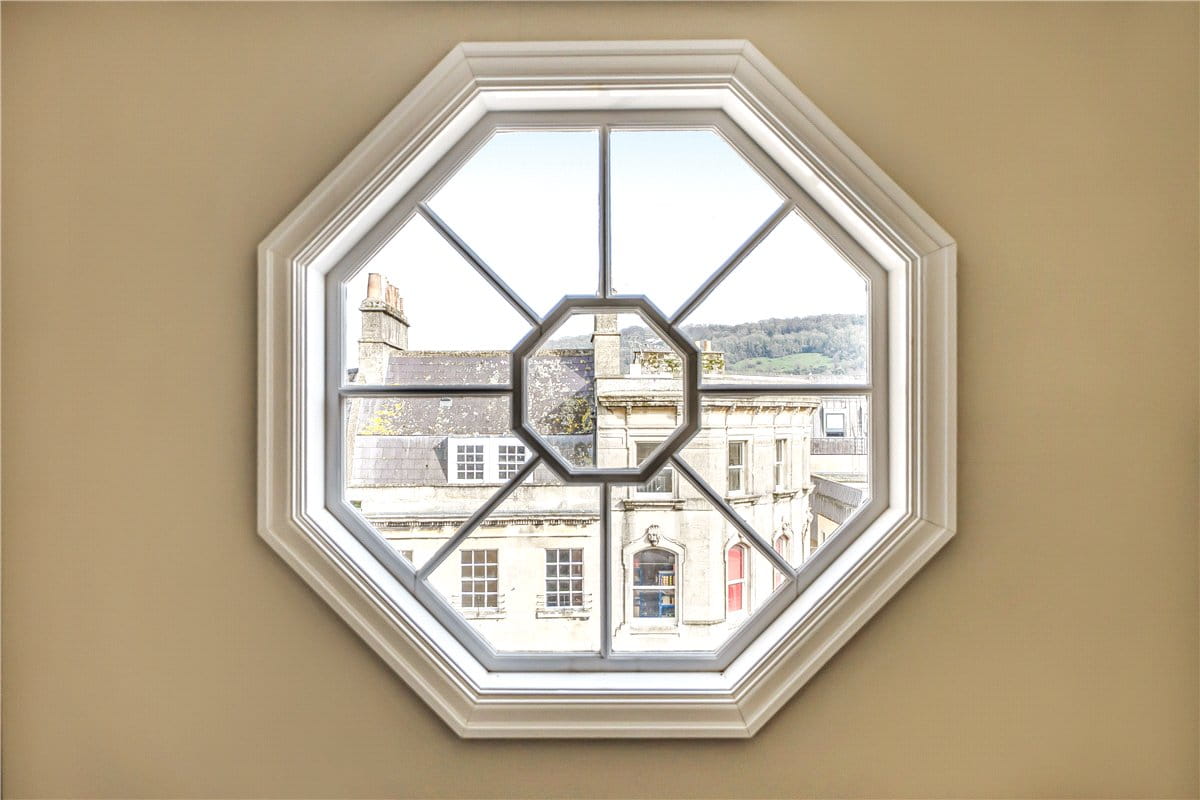 1 bedroom flat, Old Bond Street, Bath BA1 - Available