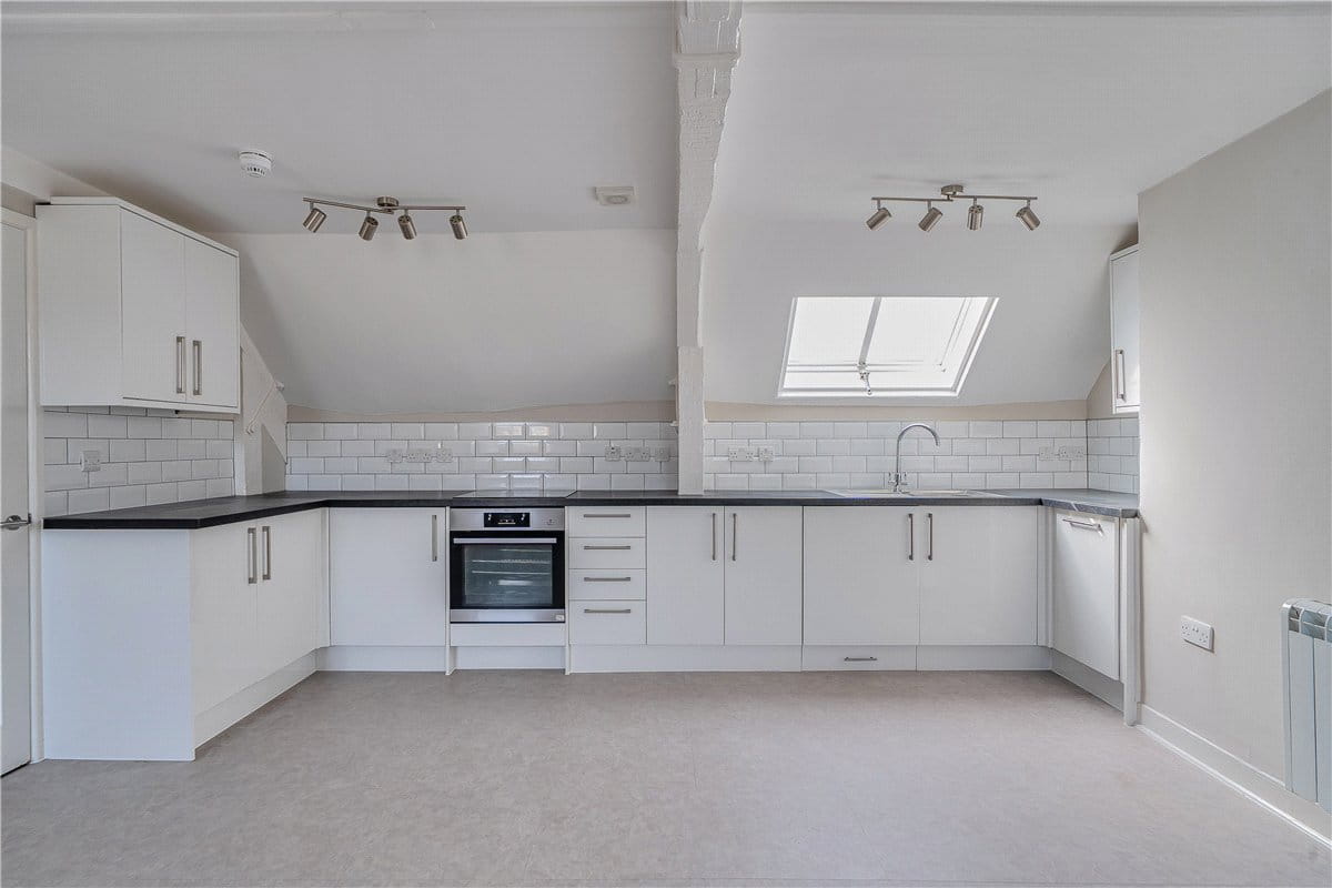 1 bedroom flat, Old Bond Street, Bath BA1 - Available