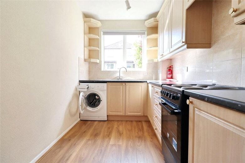 2 bedroom flat, High Street, Weston BA1 - Let Agreed