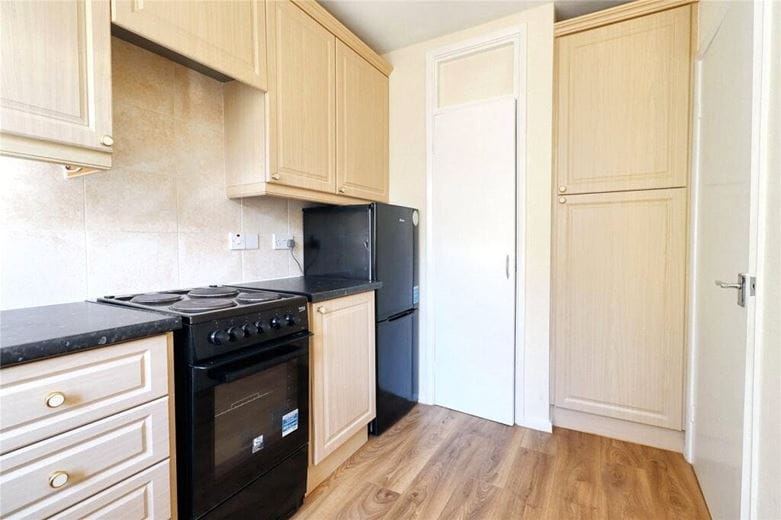 2 bedroom flat, High Street, Weston BA1 - Let Agreed