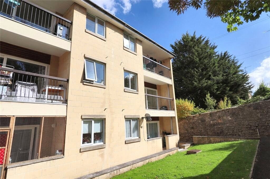 2 bedroom flat, High Street, Weston BA1 - Let Agreed