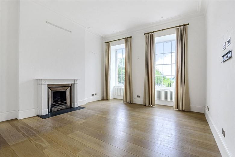 3 bedroom maisonette, Somerset Place, Bath BA1 - Available