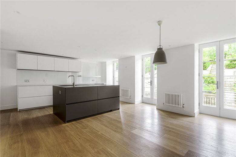 3 bedroom maisonette, Somerset Place, Bath BA1 - Available