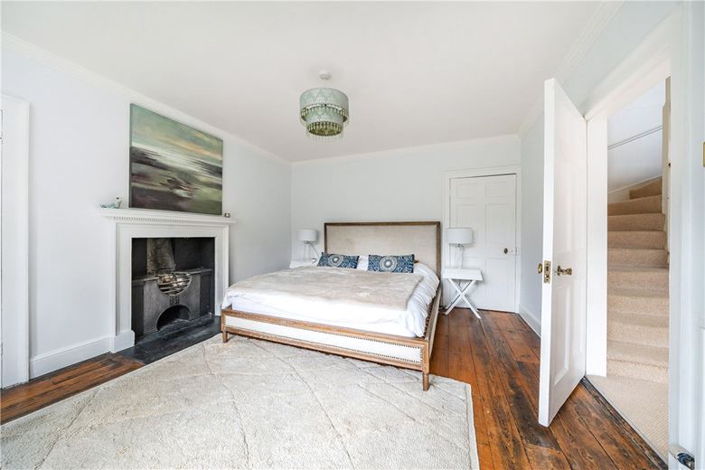 5 bedroom house, Middlehill, Box SN13 - Available