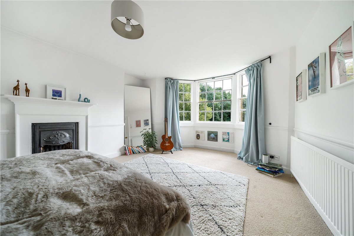 5 bedroom house, Middlehill, Box SN13 - Available