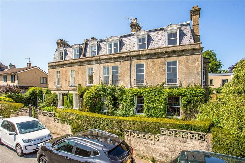 2 bedroom flat, Church Road, Combe Down BA2 - Available
