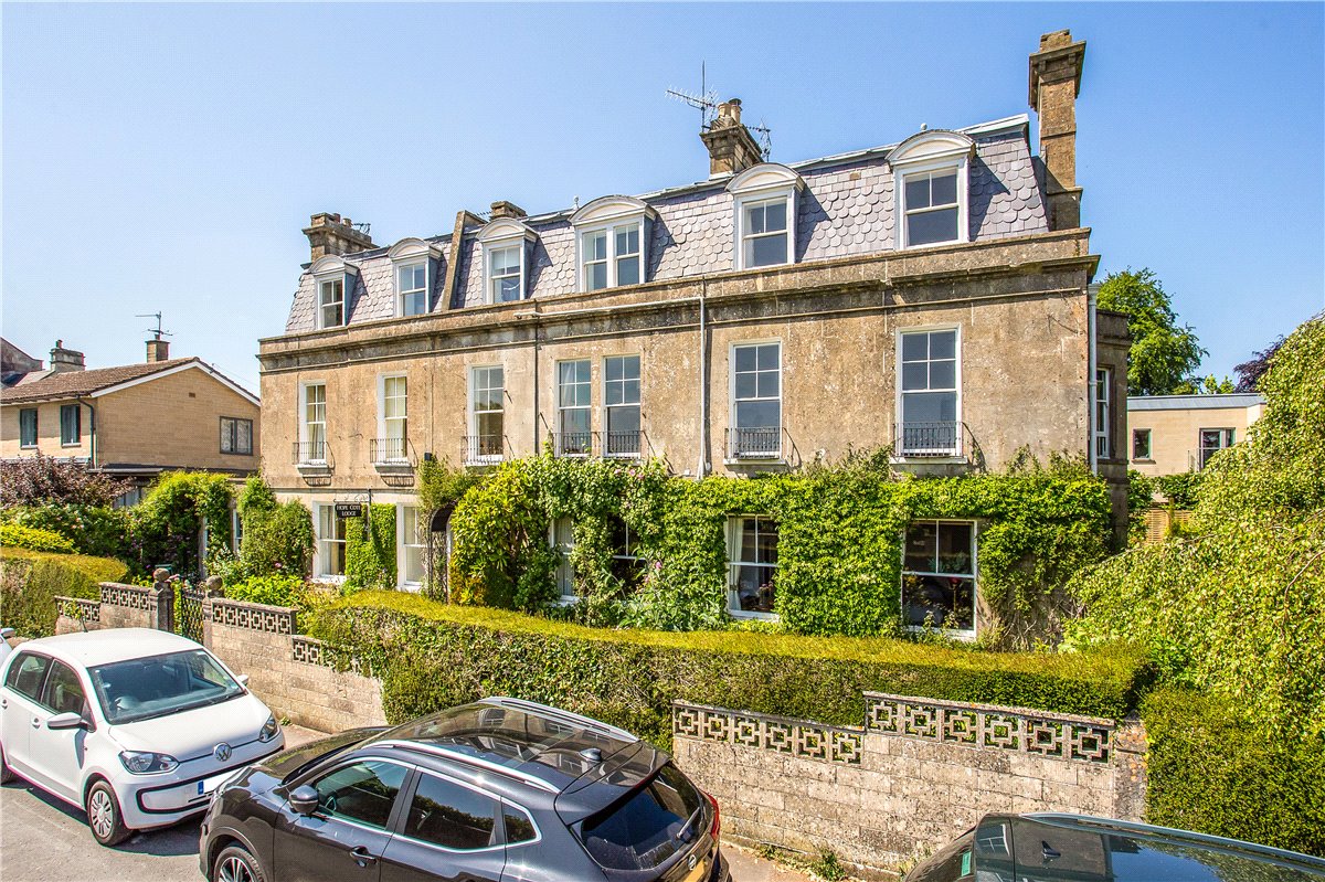2 bedroom flat, Church Road, Combe Down BA2 - Available