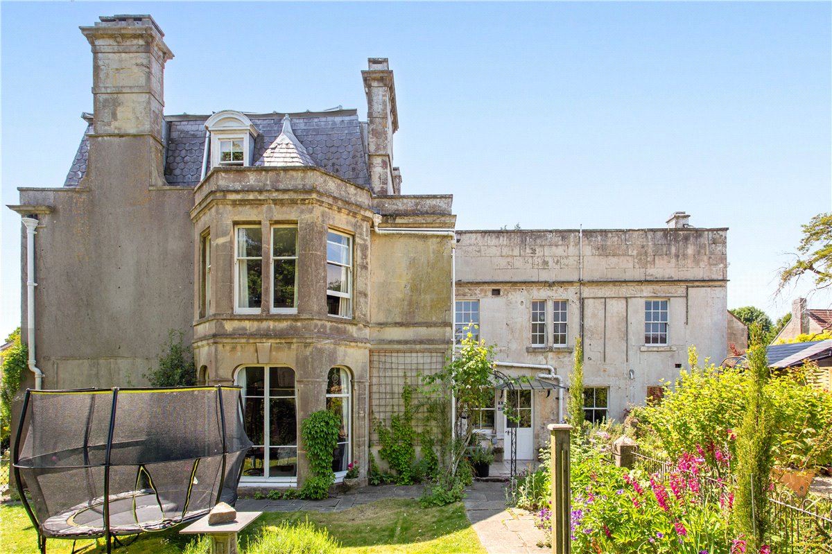 2 bedroom flat, Church Road, Combe Down BA2 - Available