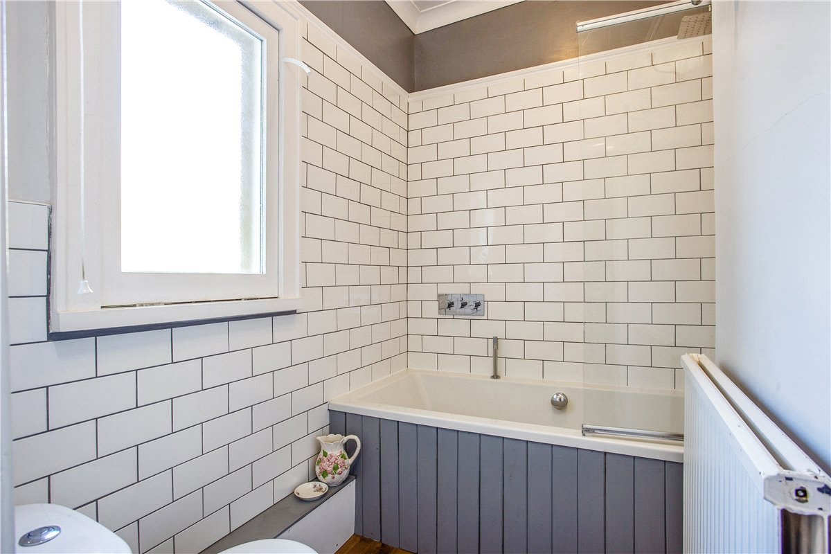 2 bedroom flat, Church Road, Combe Down BA2 - Available