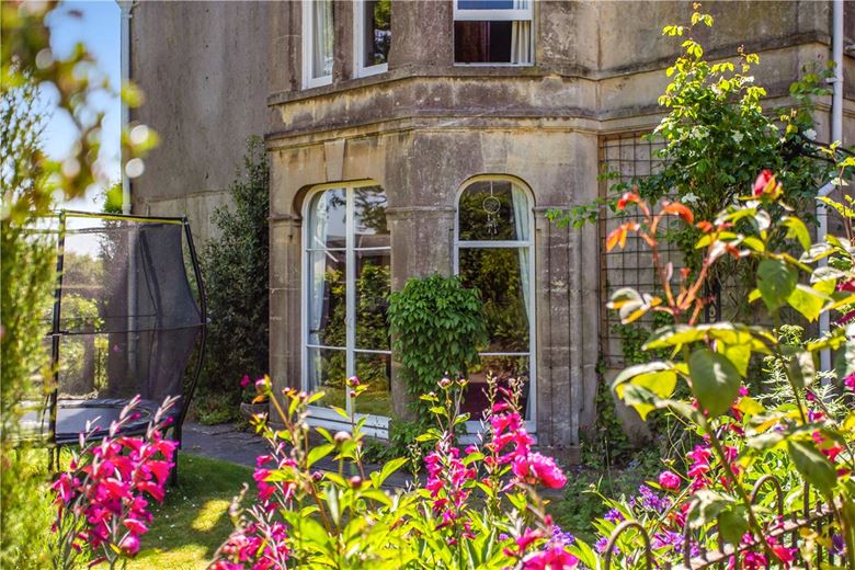2 bedroom flat, Church Road, Combe Down BA2 - Available