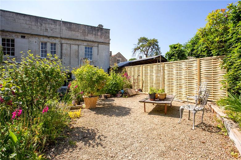 2 bedroom flat, Church Road, Combe Down BA2 - Available