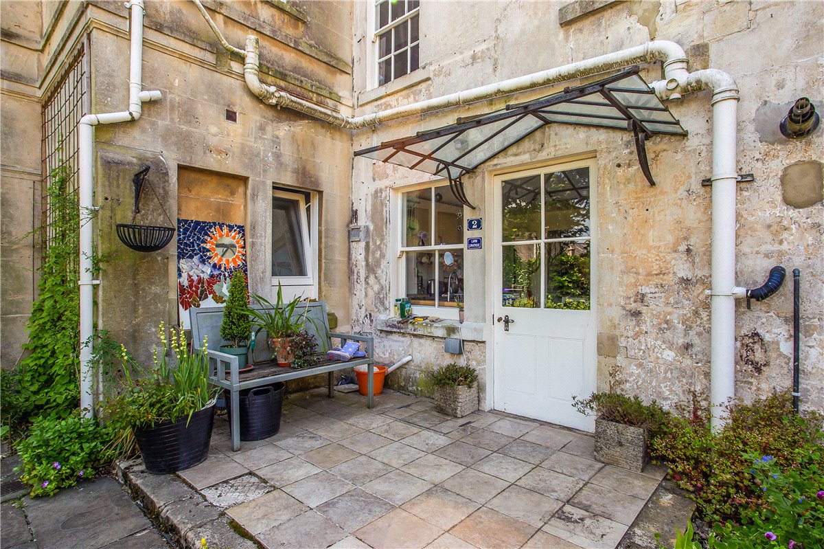 2 bedroom flat, Church Road, Combe Down BA2 - Available