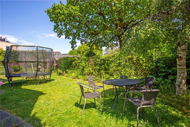 2 bedroom flat, Church Road, Combe Down BA2 - Available
