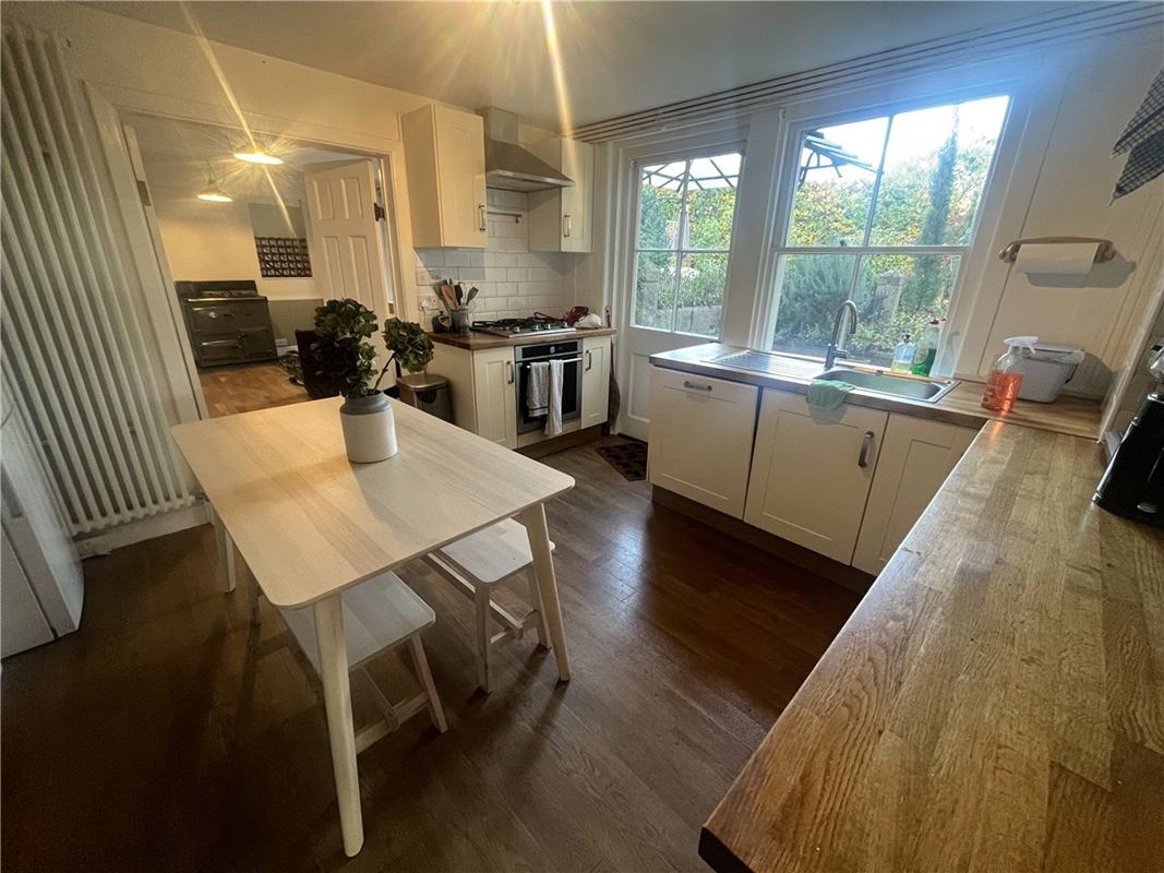 2 bedroom flat, Church Road, Combe Down BA2 - Available