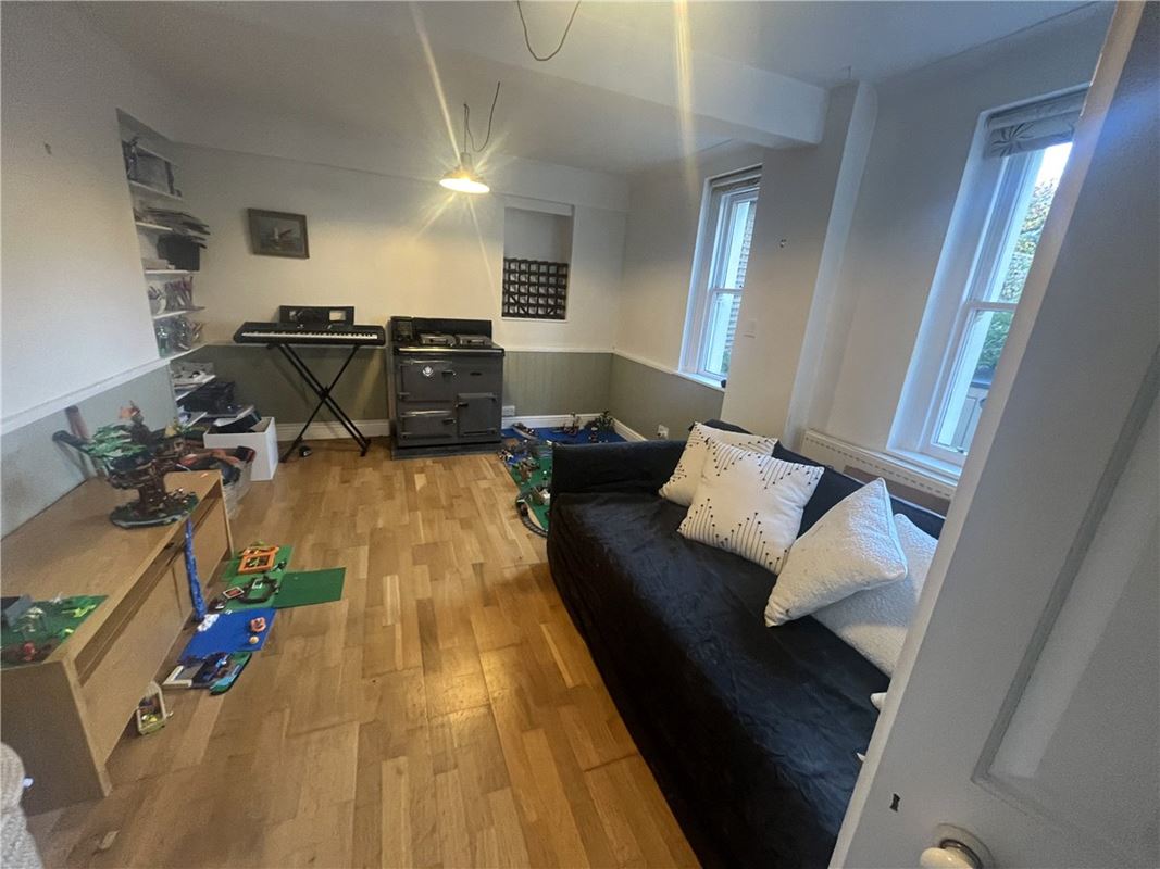 2 bedroom flat, Church Road, Combe Down BA2 - Available