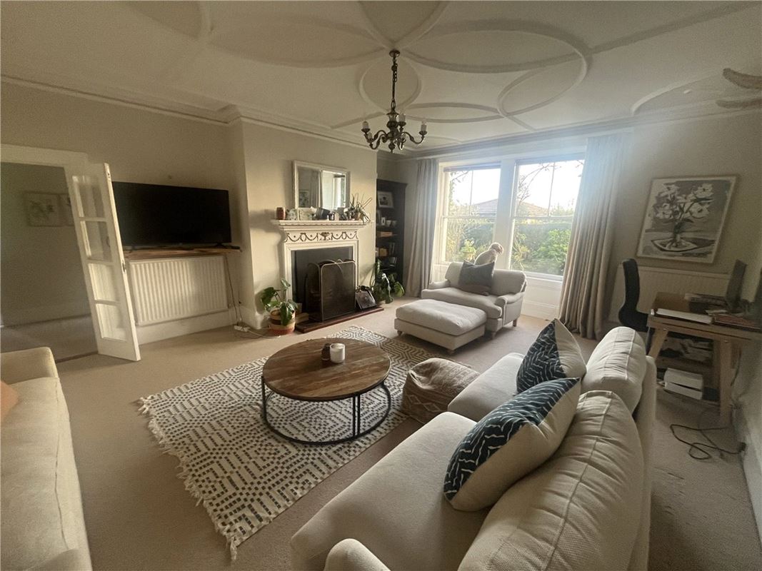 2 bedroom flat, Church Road, Combe Down BA2 - Available