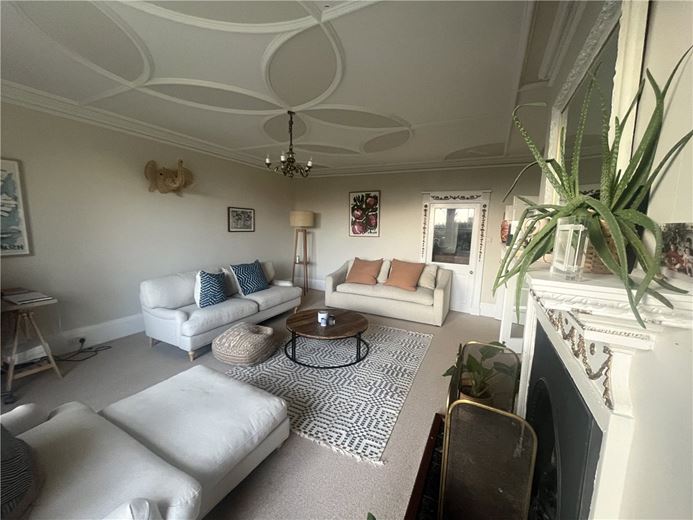 2 bedroom flat, Church Road, Combe Down BA2 - Available