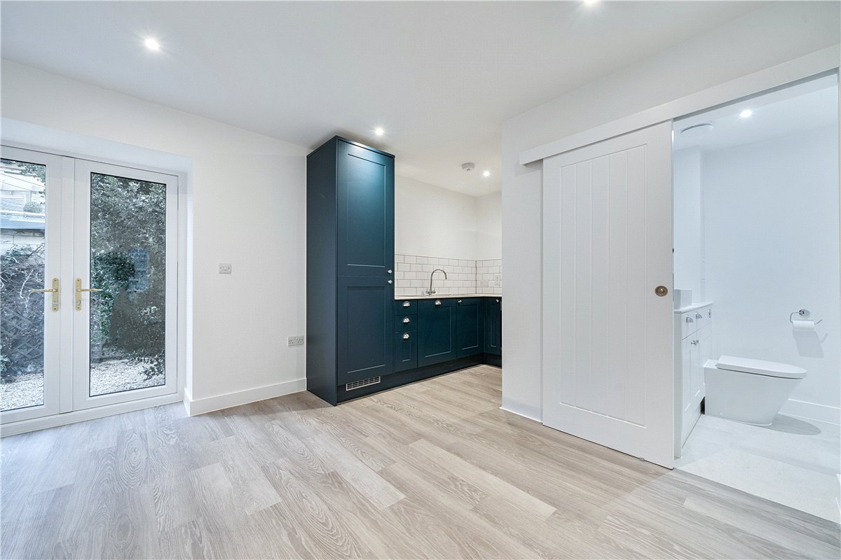 1 bedroom flat, Palace Yard Mews, Bath BA1 - Available
