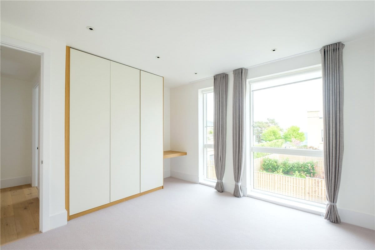 2 bedroom flat, Granville Court, Granville Road BA1 - Available