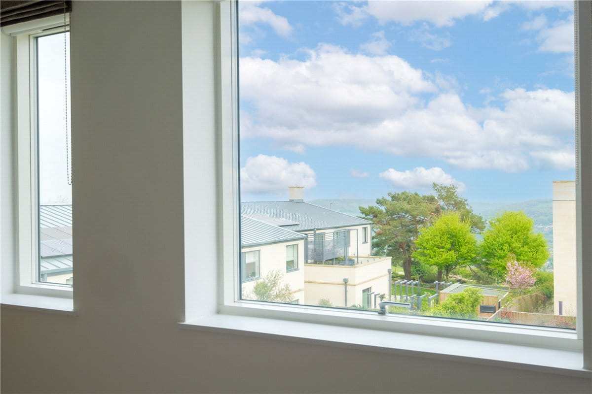 2 bedroom flat, Granville Court, Granville Road BA1 - Available