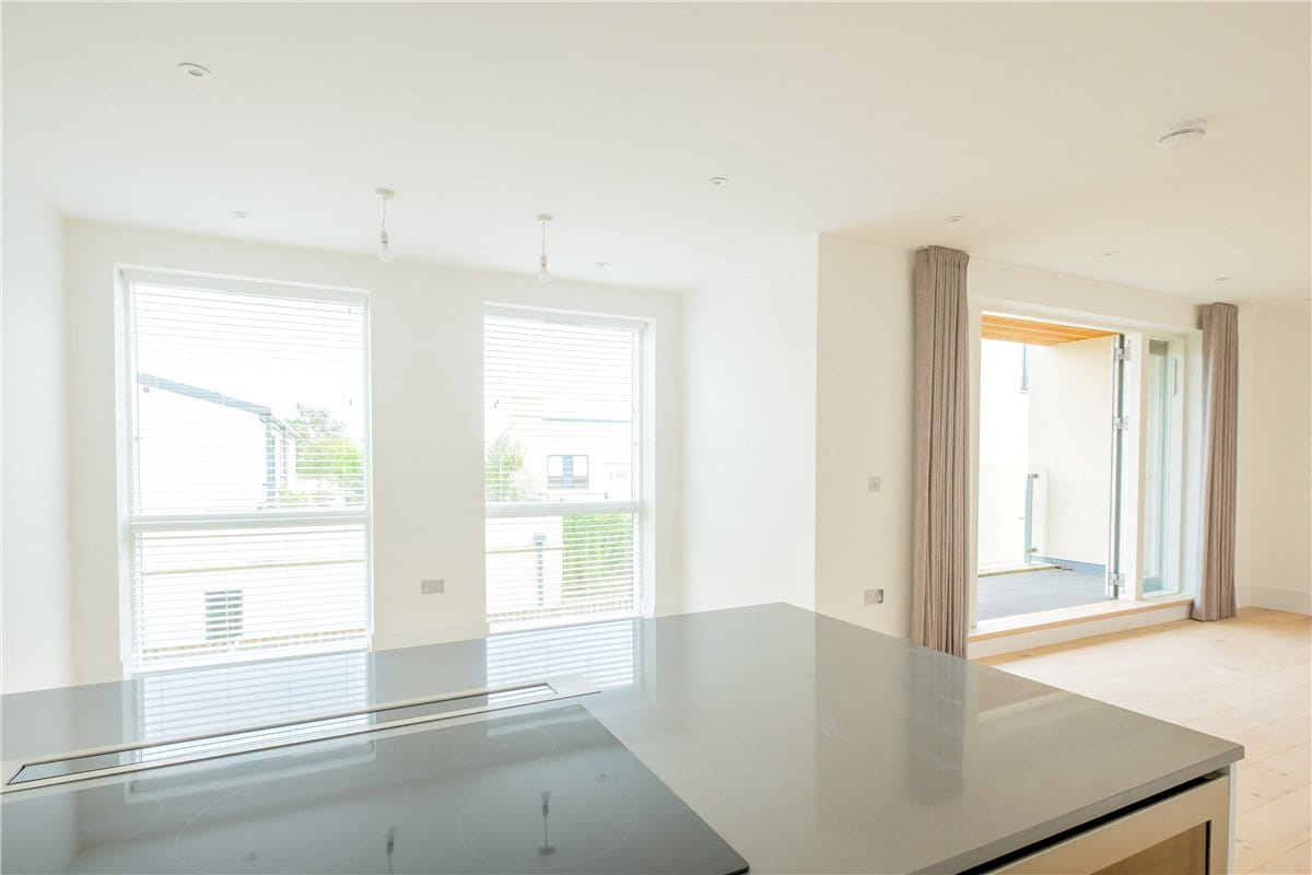 2 bedroom flat, Granville Court, Granville Road BA1 - Available