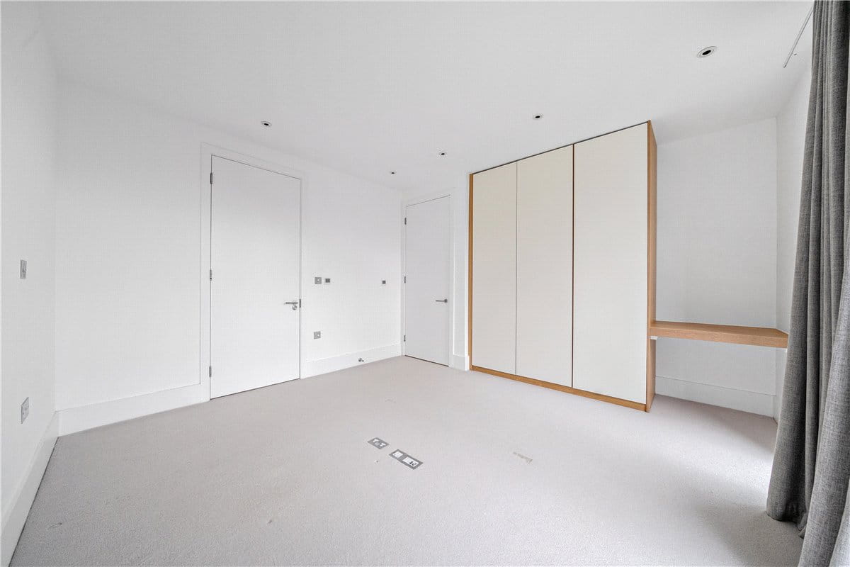 2 bedroom flat, Granville Court, Granville Road BA1 - Available