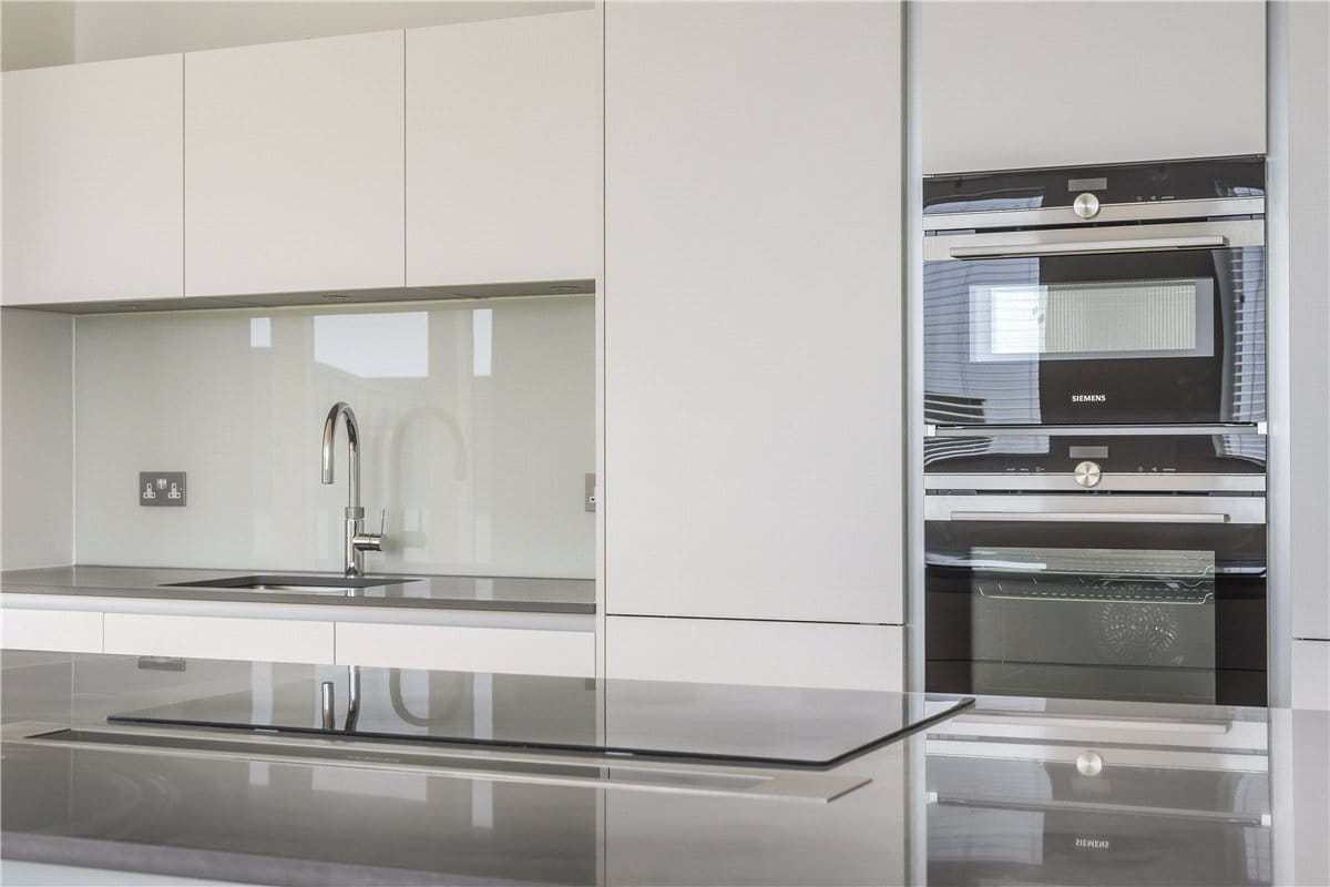 2 bedroom flat, Granville Court, Granville Road BA1 - Available